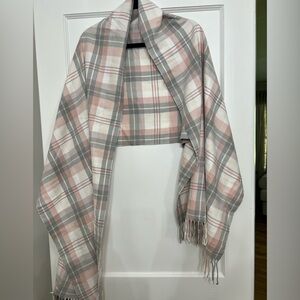 Gap pink white gray plaid wrap or scarf with fringe